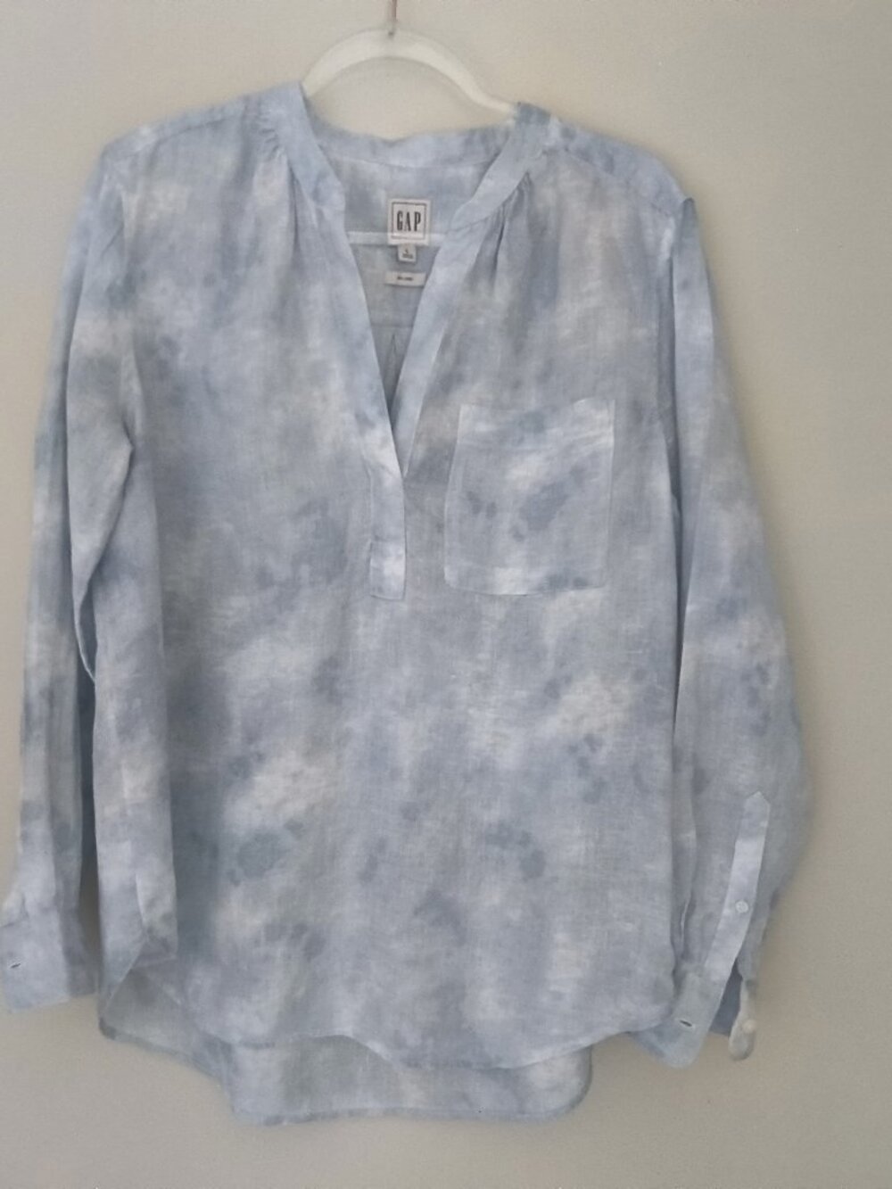 Gap Blue & White Linen v-neck blouse